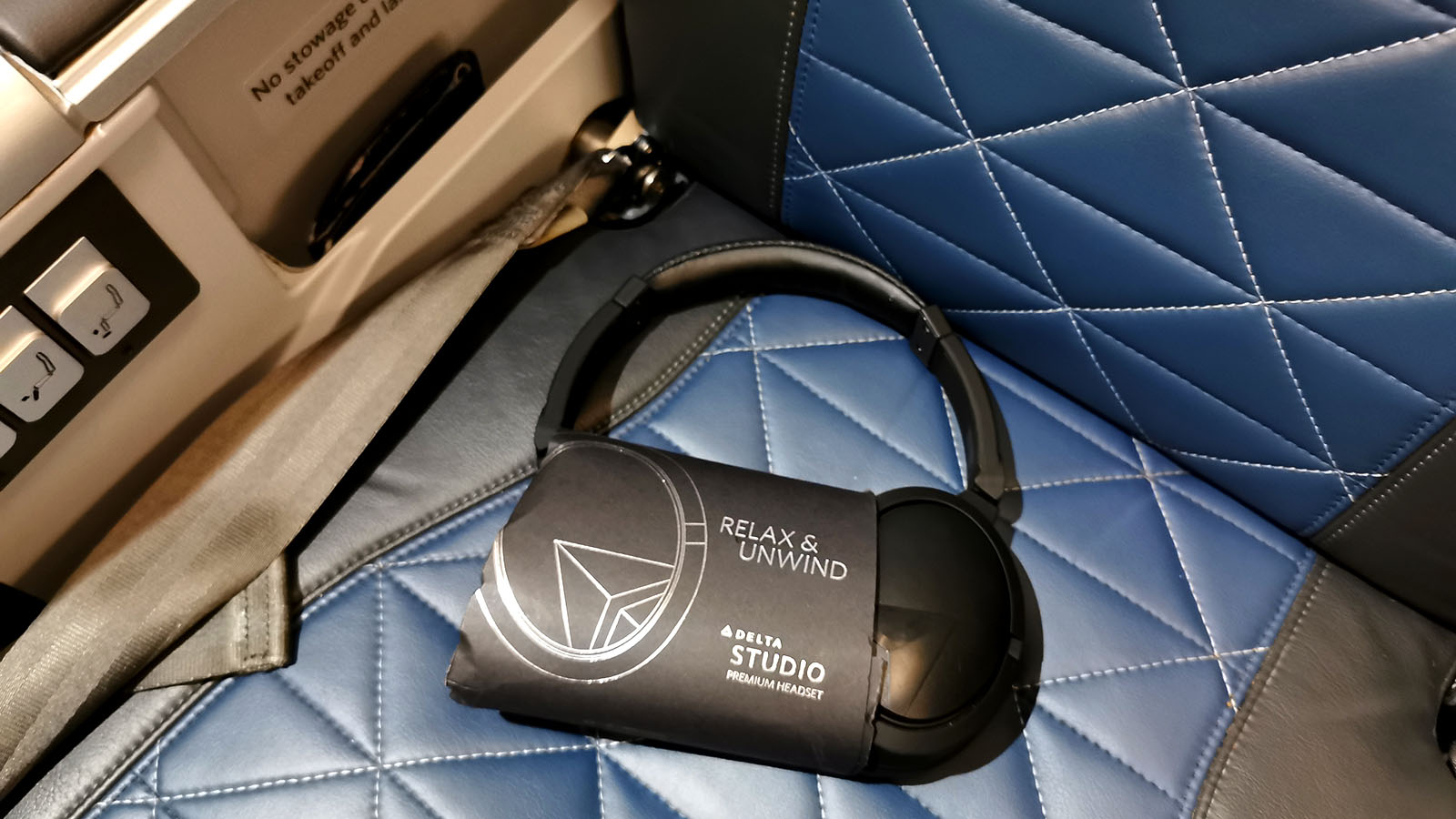 Headset in Delta A330-900neo Comfort+
